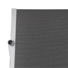 Laden Sie das Bild in den Galerie-Viewer, Neu Aluminium Radiator kompatibel für BMW X5 3.0L 4.8L 07-10 17117585036 17117533471