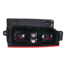 Laden Sie das Bild in den Galerie-Viewer, Neu Rücklicht-Streuscheibe Links kompatibel für Citroen Dispatch 2016-2025 9808243180 Halogen