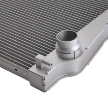 Laden Sie das Bild in den Galerie-Viewer, Aluminium Radiator kompatibel für BMW X5 3.0L 4.8L 07-10 17117585036 17117533471